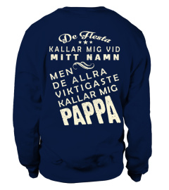 KALLAR MIF VID MITT NAMN MEN DE ALLRA VIKTIGASTE KALLAR MIG PAPPA  T-SHIRT