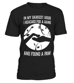IN MY DARKEST HOUR I REACHED FOR A HAND AND FOUND A PAW T SHIRT