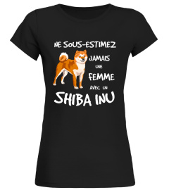 UNE FEMME AVEC SHIBA INU