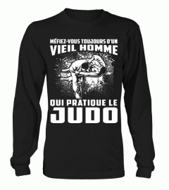 VIEIL HOMME QUI PRATIQUE LE JUDO