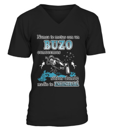 NUNCA TE METAS CON UN BUZO