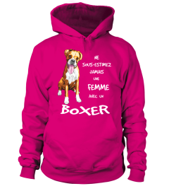 UNE FEMME AVEC UN BOXER