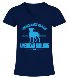Unterschätze niemals eine Frau mit American Bulldog T-shirt
