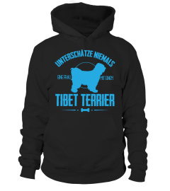 Unterschätze niemals eine Frau mit Tibet Terrier T-Shirt