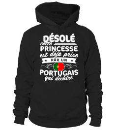 Désolé ce mec est pris par une Portugaise qui déchire