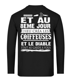 ET AU 8EME JOUR DIEU CREA JES COIFFEUSES ET LE DIABLE ETAIT AU GARDE A VOUS T-SHIRT