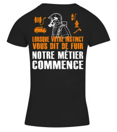 LORSQUE VOTRE INSTINCT VOUS DIT DE FUIR NOTRE MÉTIER COMMENCE T-shirt