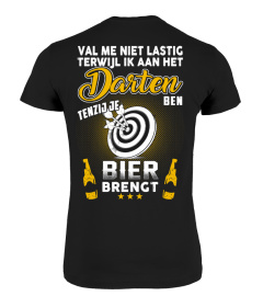 VAL ME NIET LASTIG TERWIJL IK DARTEN