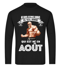 EN VIEL HOMME QUI EST NE EN AOUT T-SHIRT