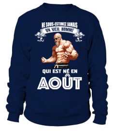 EN VIEL HOMME QUI EST NE EN AOUT T-SHIRT