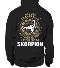 ALLA MAN SKAPAS LIKA MEN BARA DE BASTA FÖDS SOM SKORPION  T-SHIRT