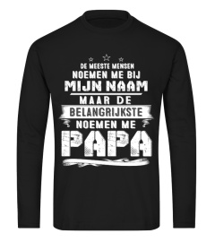 DE MEESTE MENSEN NOEMEN ME BIJ MIJN NAAM MAAR DE BELANGRIJKSTE NOEMEN ME PAPA  T-SHIRT