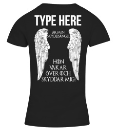 TYPE HERE AR MIN SKYDDSANGEL HON VAKAR OVER OCH SKYDDAR MIG T-SHIRT