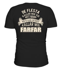 DE FLESTA KALLAR MIG VID MITT NAMN MEN DE ALLRA VIKTIGASTE KALLAR MIG FARFAR T-SHIRT