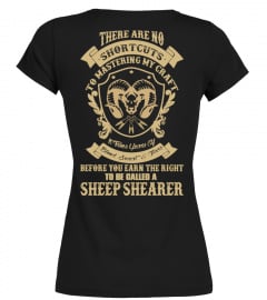 SHEEP SHEARER - MASTER SHEEP SHEARING SHEEP FARMER SHEEP LADY