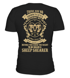 SHEEP SHEARER - MASTER SHEEP SHEARING SHEEP FARMER SHEEP LADY