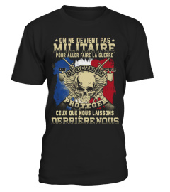 ON NE DEVIENT PAS MILITAIRE