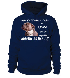 Un UOMO con AMERICAN BULLY