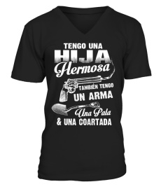 TENGO UNA HIJA HERMOSA TAMBIEN TENGO UN ARMA UNA PALA & UNA COARTADA T-SHIRT