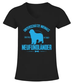 Unterschätze niemals eine Frau mit Neufundländer T-Shirt