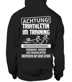 Achtung Triathletin im Training... T-Shirt Hoodie