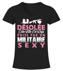 DESOLEE CETTE FILLE EST DEJA PRISE PAR UN MILITAIRE  SEXY T-shirt