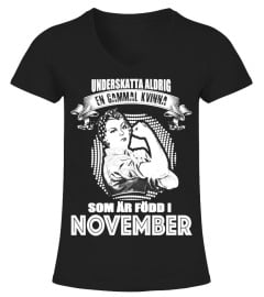 EN GAMMAL KVINNA SOM AR FODD I NOVEMBER T-SHIRT