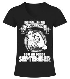 EN GAMMAL KVINNA SOM AR FODD I SEPTEMBER T-SHIRT