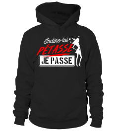 Incline-toi Pétasse je Passe !