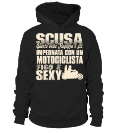 SCUSA IMPEGNATA CON UN MOTOCICLISTA FIGO E SEXY T-shirt