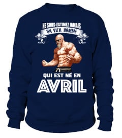 UN VIEIL HOMME QUI EST NE EN AVRIL T-SHIRT