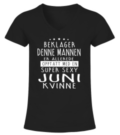 BEKLAGER DENNE MANNEN SUPER SEXY JUNI KVINNE T-SHIRT