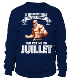 UN VIEIL HOMME QUI EST NE EN JUILLET T-SHIRT