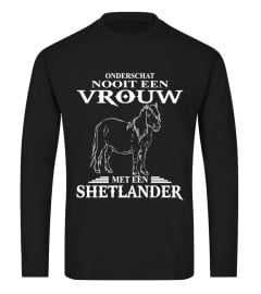 VROUW MET EEN SHETLANDER