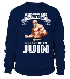 UN VIEL HOMME QUI EST NE EN JUIN T-SHIRT