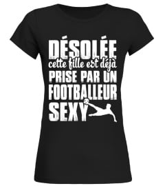 DÉSOLÉ CETTE FILLE EST DÉJÀ PRISE PAR UN FOOTBALLEUR SEXY Tshirt