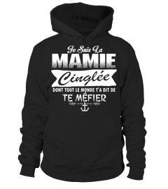 JE SUIS LA MAMIE CINGLEE DONT TOUT LE MONDE TA DIT DE TE MEFIER  T-shirt