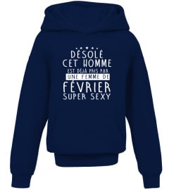 TOUS LES HOMMES EGAUX MAIS LES MEILLEURS NAISSENT EN FEVRIER  T-SHIRT