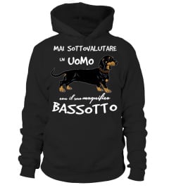 Un UOMO con un BASSOTTO