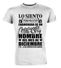 Lo siento, pero ya estoy enamorada de un Inteligente & Sexy hombre del mes de Diciembre. Y sí, el me compró está camisa.