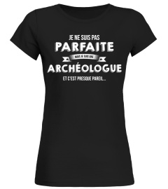 je ne suis pas parfaite mais je suis Archéologue et c'est presque pareil  cadeau noël anniversaire humour drôle femme cadeaux