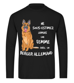 UNE FEMME AVEC UN BERGER ALLEMAND