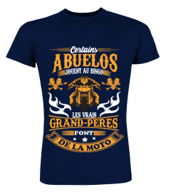 Algunos abuelos juegan al bingo los