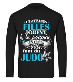 Certaines filles jouent à la poupée, les vraies filles font font du judo