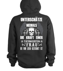TÄTOWIERTE FRAU UND LEBEN V2