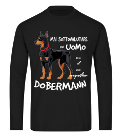 Un UOMO con un DOBERMANN