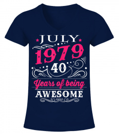 Womens July 1979 40th Birthday Gift 40 Years Old T-Shirt