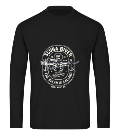 SCUBA DIVER. THE OCEAN IS CALLING T-SHIRT