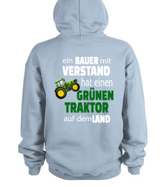 BAUER HAT EINEN GRÜNEN TRAKTOR