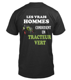 UN TRACTEUR VERT